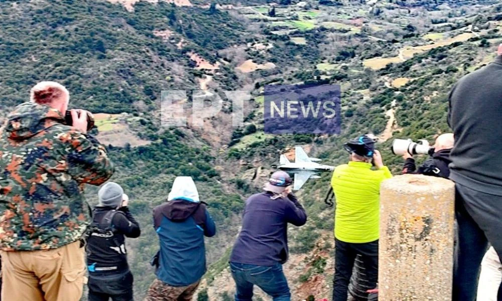 Ελληνικά αεροσκάφη Rafale και Phantom διήλθαν πετώντας στα όρια το Φαράγγι του Βουραϊκού κόβοντας την ανάσα των Spotters (Βίντεο)